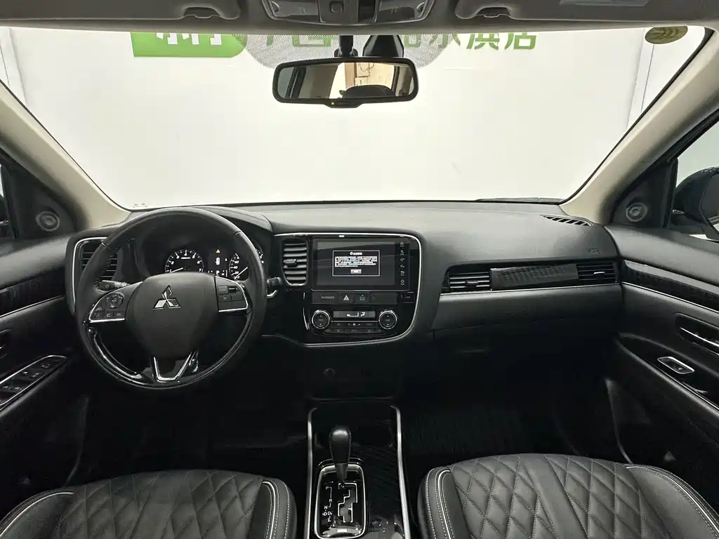 Mitsubishi Outlander 2022 — фото 10