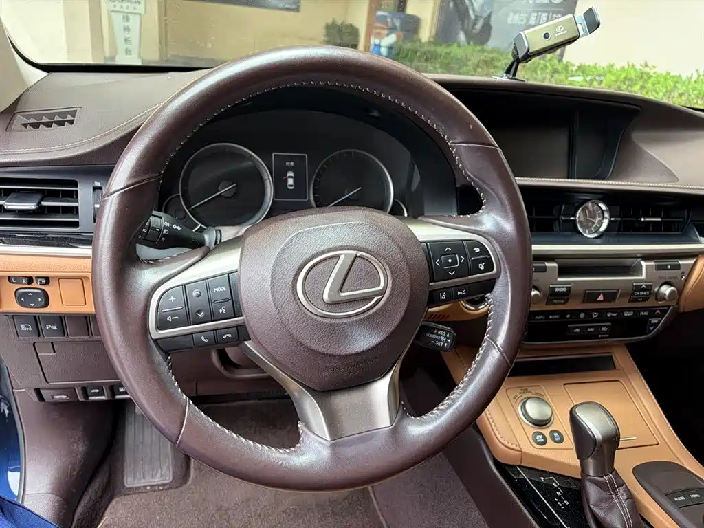 Lexus ES 2017