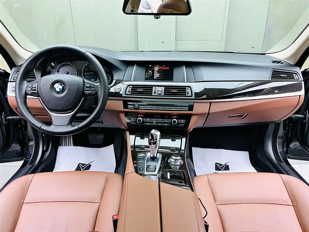 BMW 5 Series 2016 — фото 9