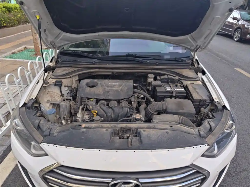 Hyundai Elantra 2017 — фото 11