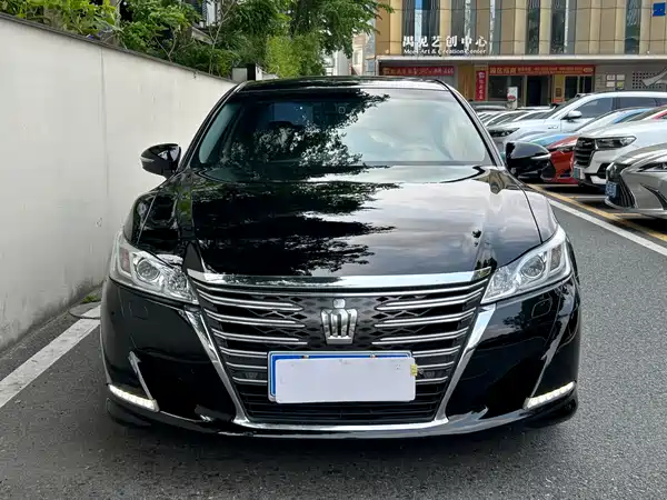 Toyota Crown 2015