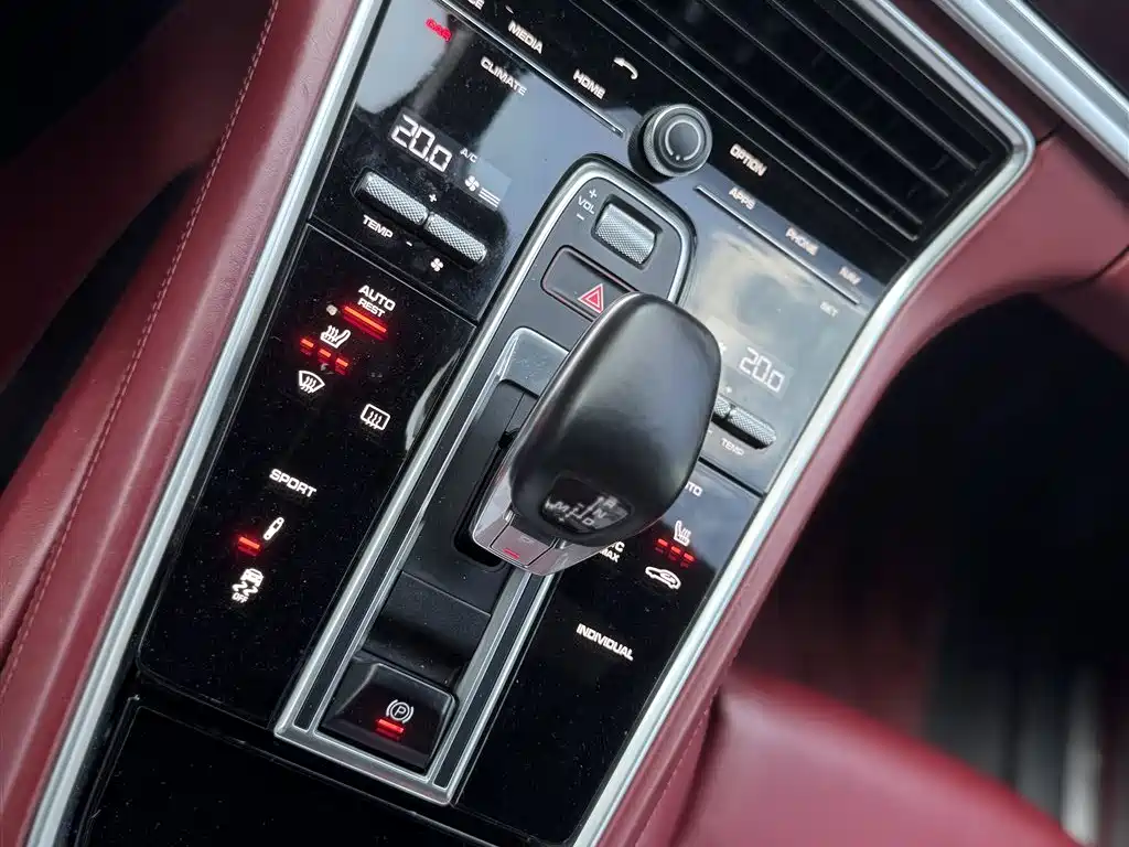 Porsche Panamera 2019 — фото 20