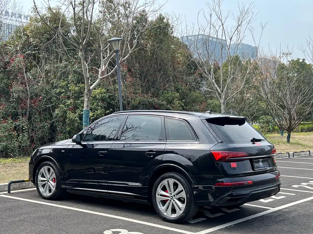 Audi Q7 2021 — фото 12