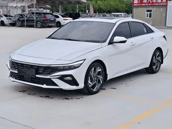 Hyundai Elantra 2024