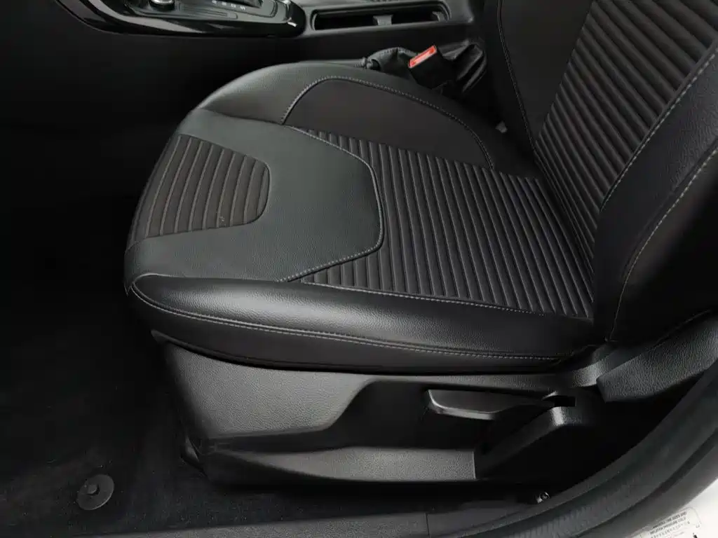 Ford Focus 2017 — фото 20