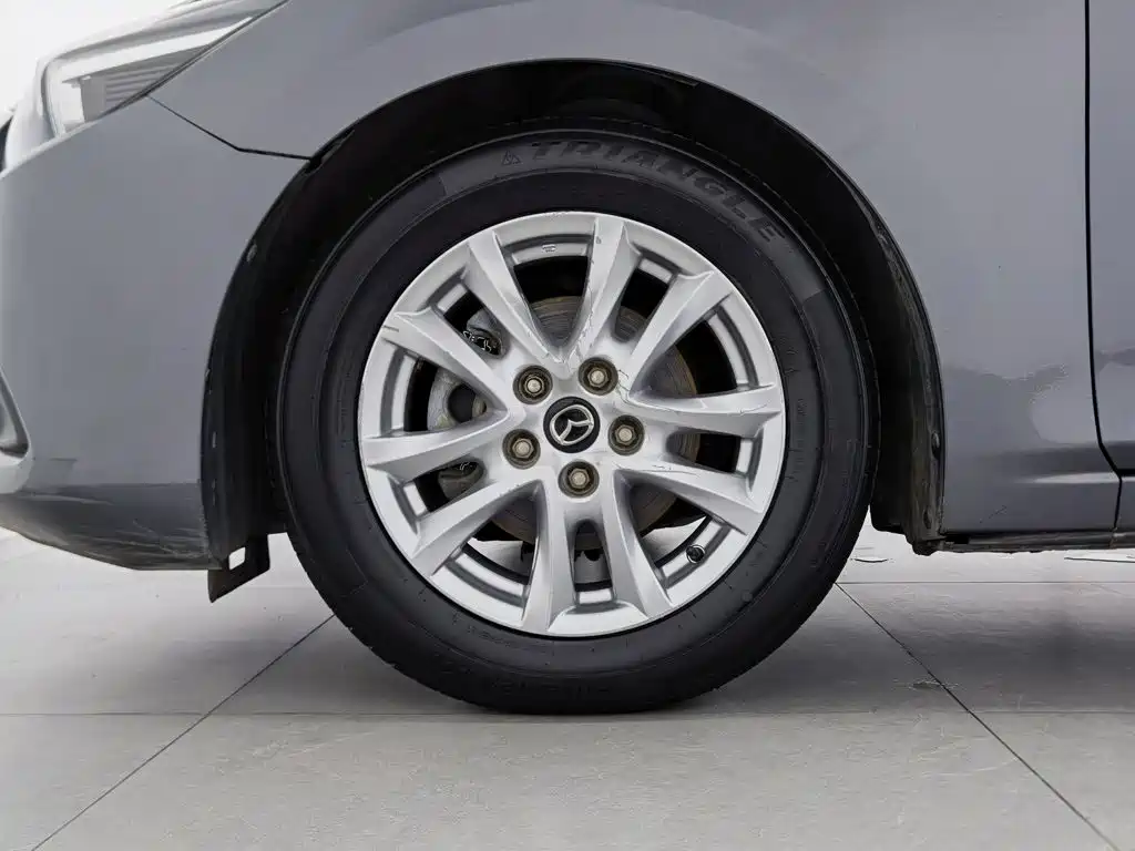 Mazda 3 Axela 2018 — фото 17