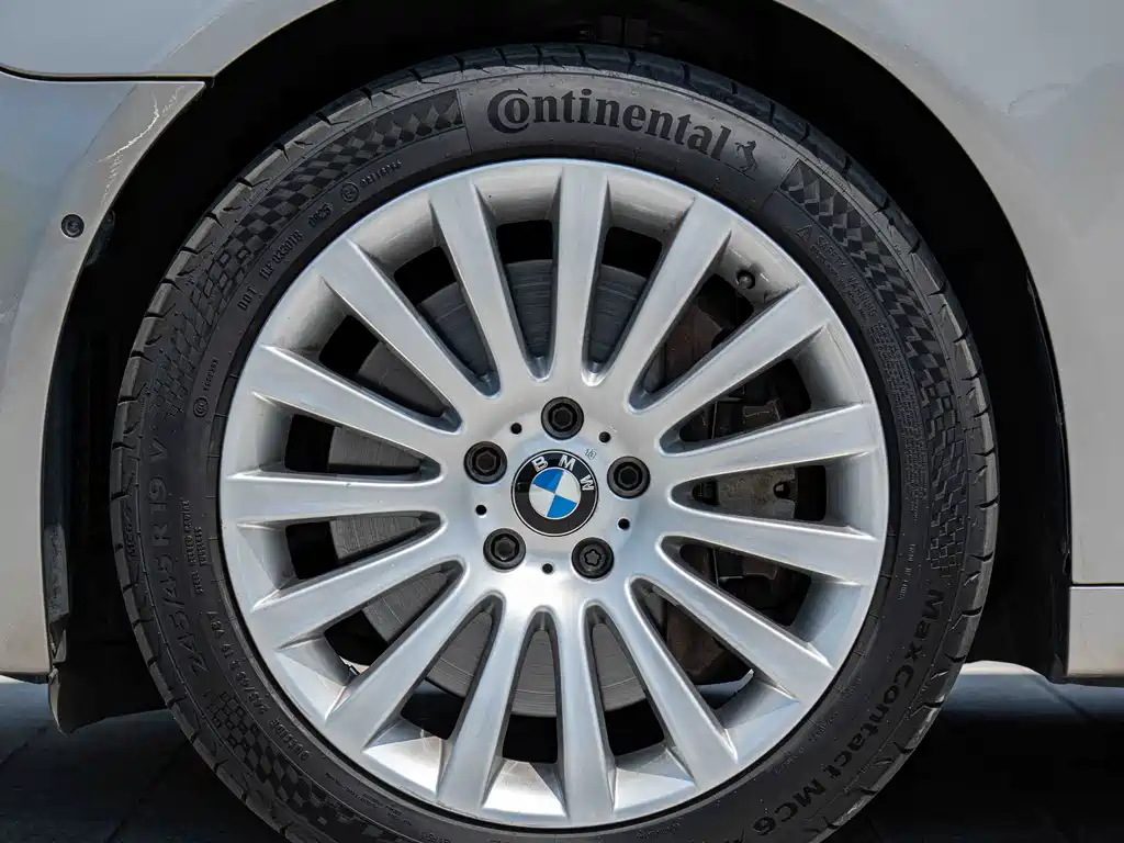 BMW 7 Series 2010 — фото 8