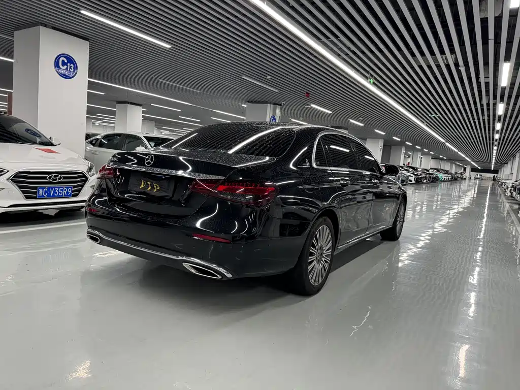 Mercedes-Benz E-Class 2022 — фото 15