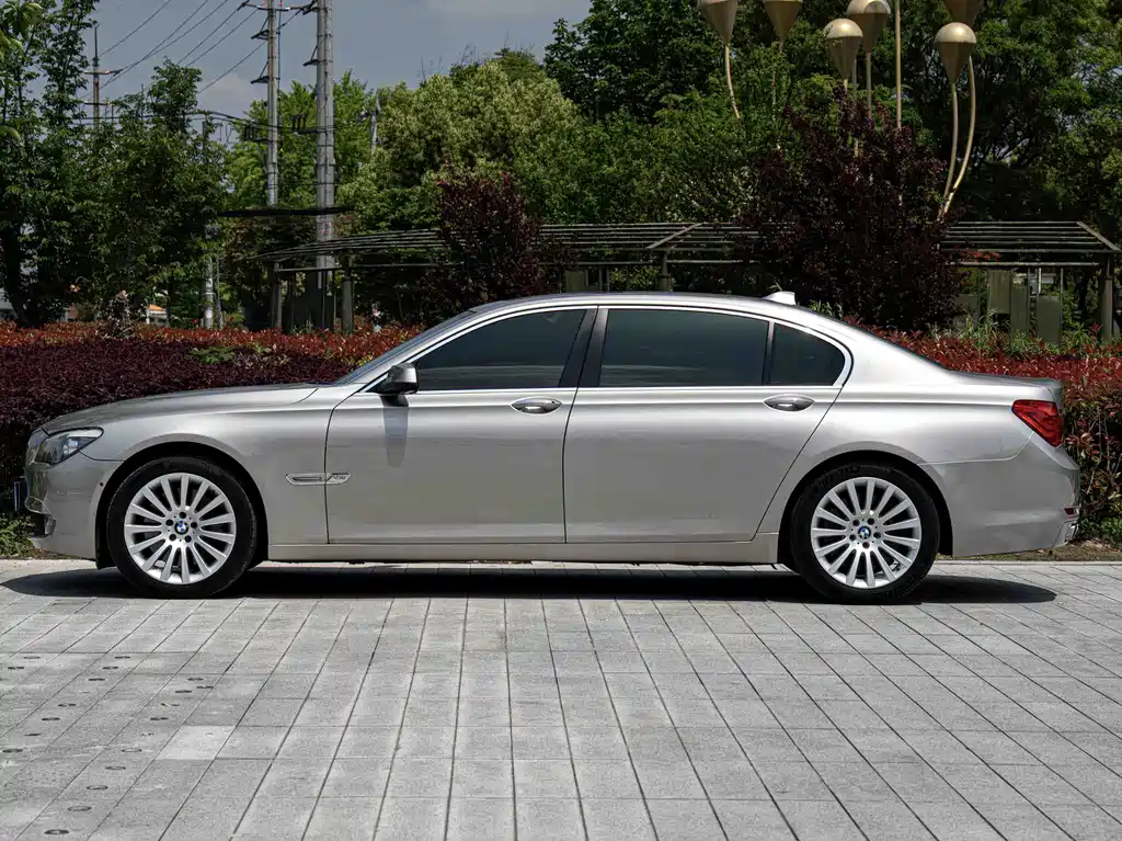 BMW 7 Series 2010 — фото 4