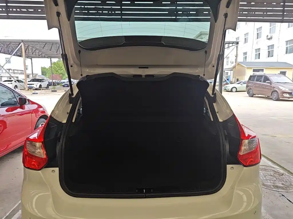 Ford Focus 2015 — фото 19