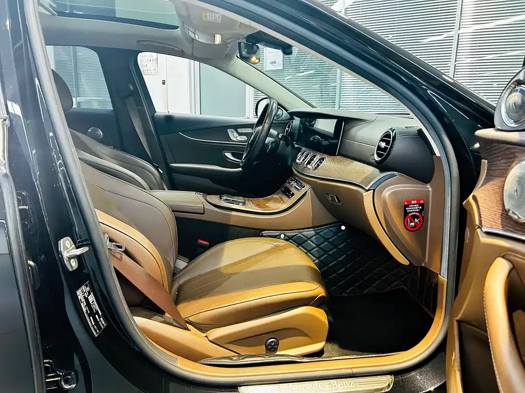 Mercedes-Benz E-Class 2023 — фото 17