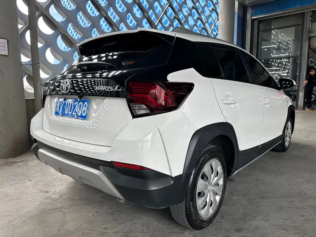 Toyota Yaris L 2022 — фото 11
