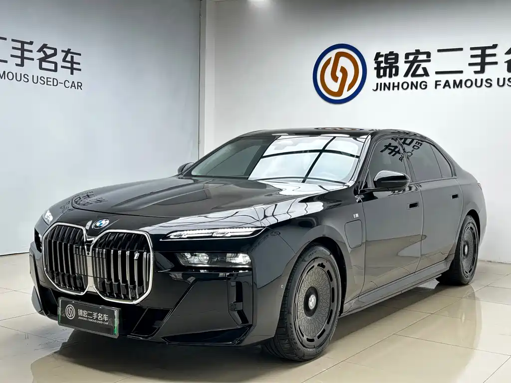 BMW i7 2023 — фото 1