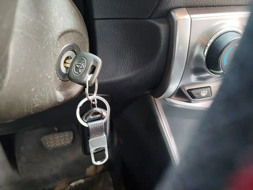 Toyota Yaris L 2015 — фото 12
