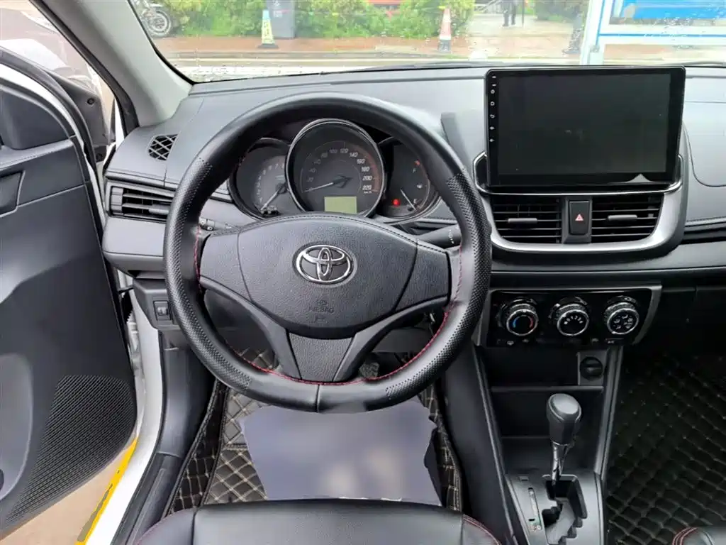 Toyota Yaris L 2021 — фото 11