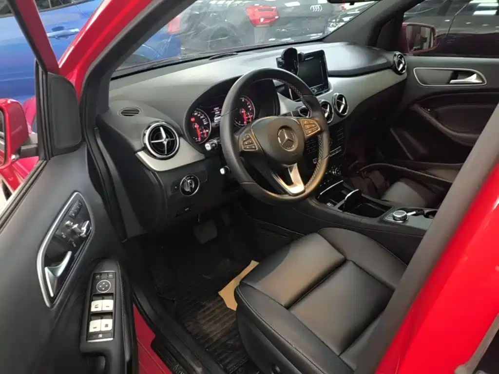 Mercedes-Benz B-Class 2016 — фото 16