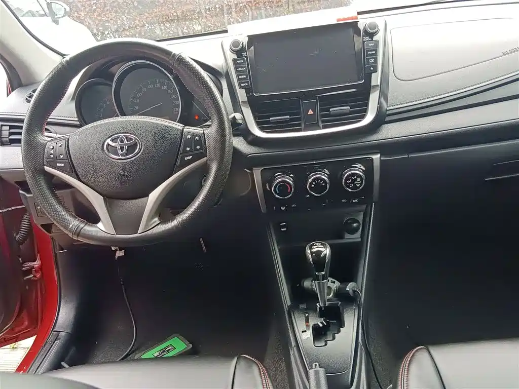 Toyota Yaris L 2017 — фото 6