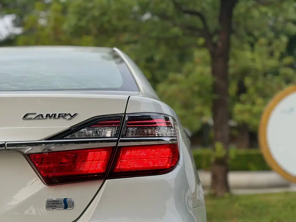 Toyota Camry 2016 — фото 22