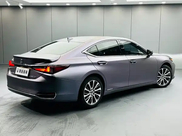Lexus ES 2021