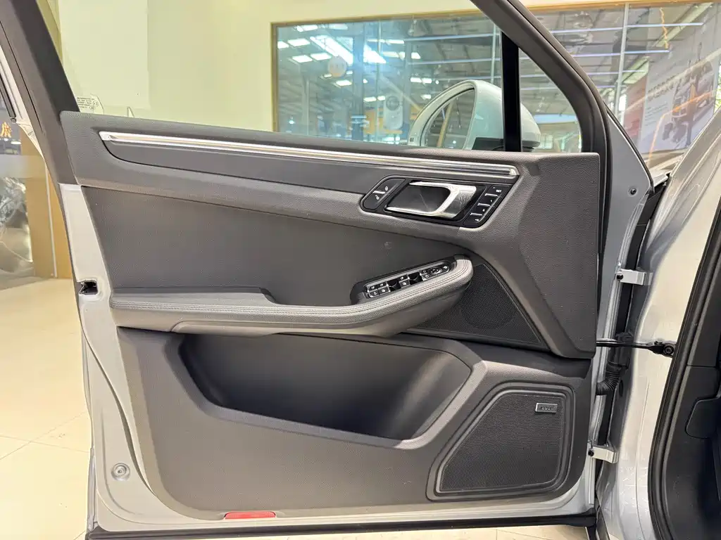 Porsche Macan 2015 — фото 14