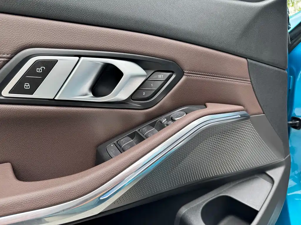 BMW 3 Series 2023 — фото 11