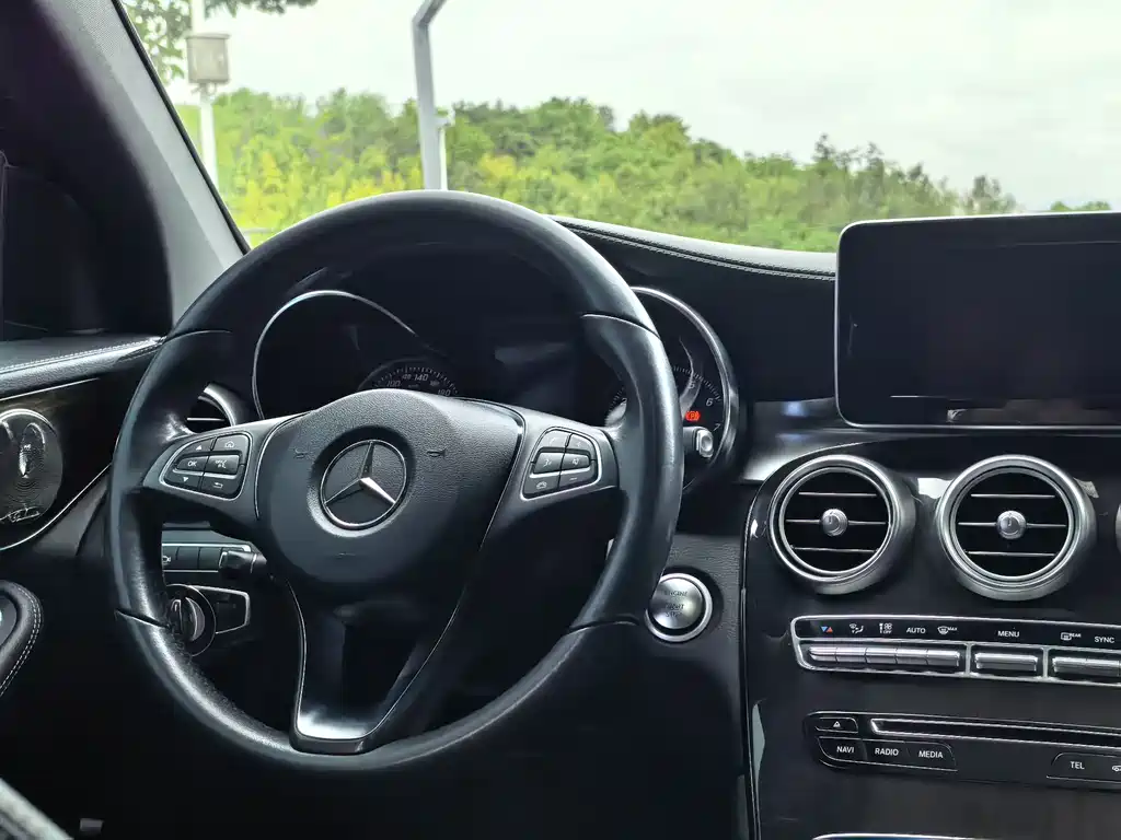 Mercedes-Benz GLC 2017 — фото 10