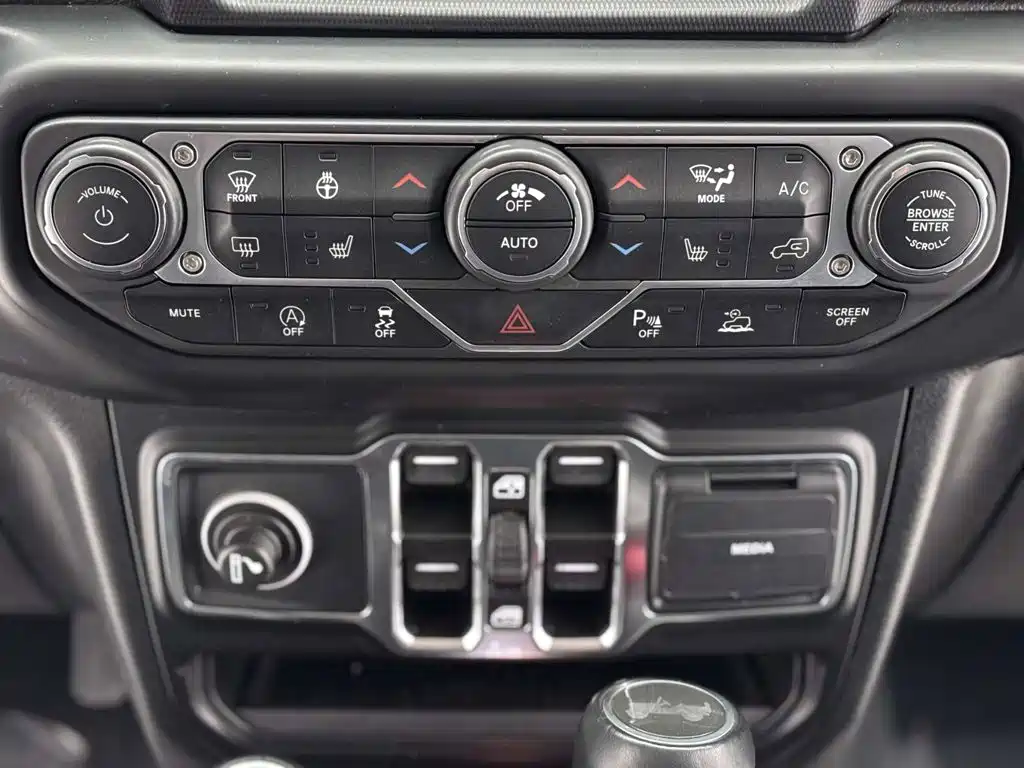 Jeep Wrangler 2023 — фото 20