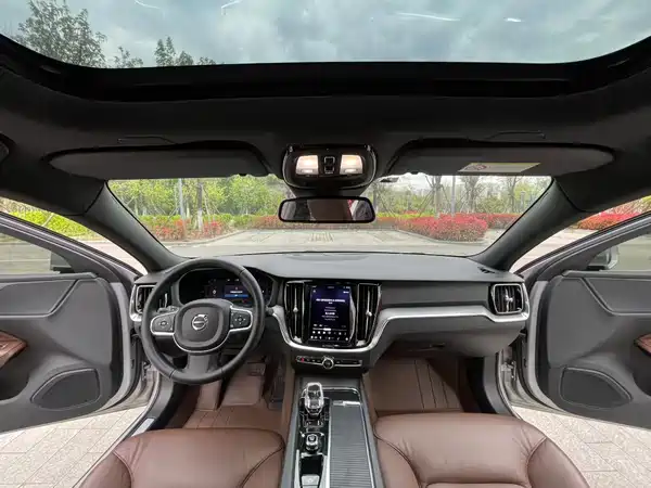 Volvo S60 2023