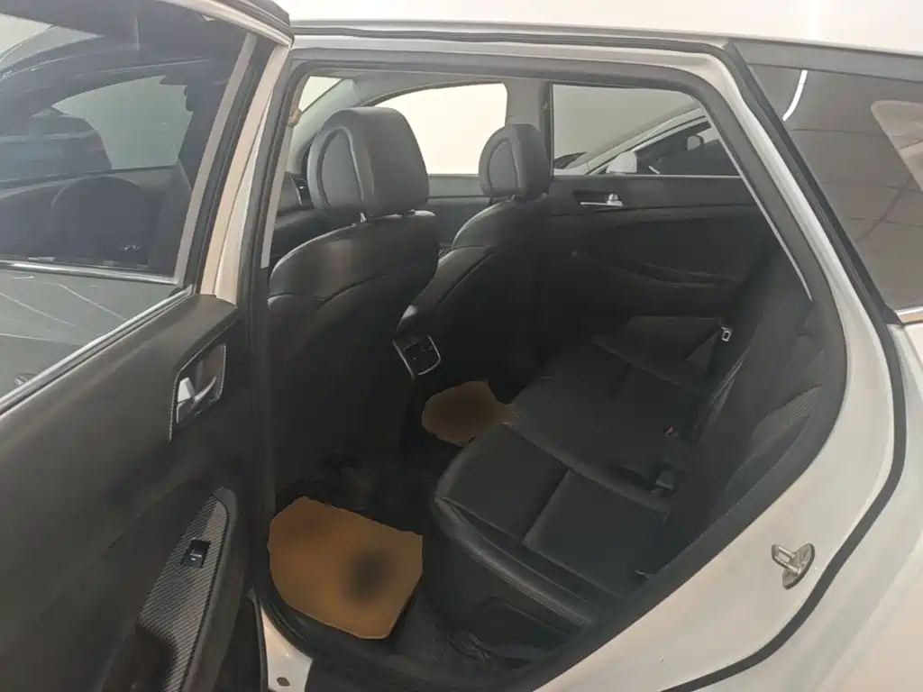 Hyundai Tucson 2015 — фото 17