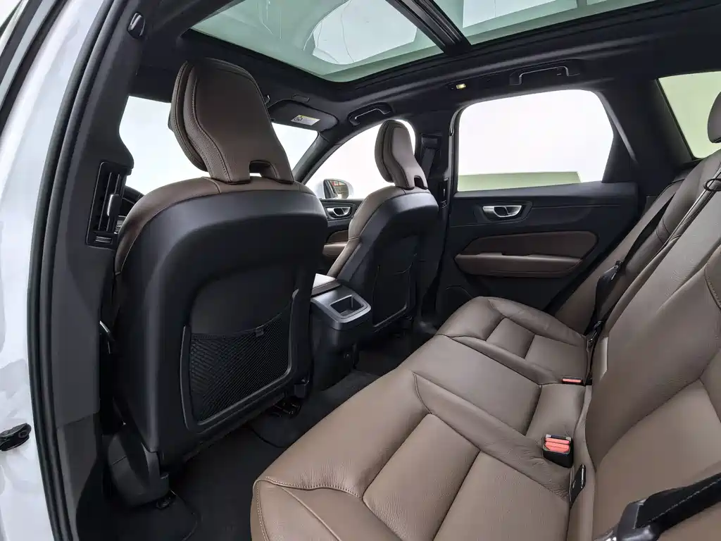 Volvo XC60 2024 — фото 12