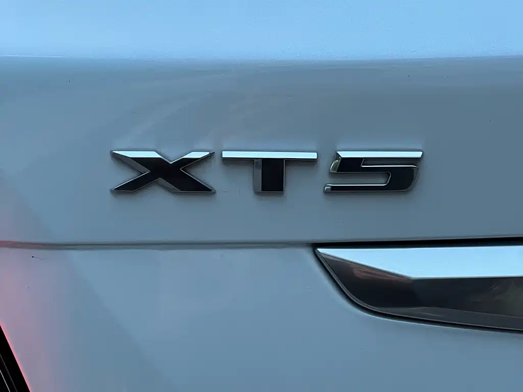 Cadillac XT5 2023 — фото 6