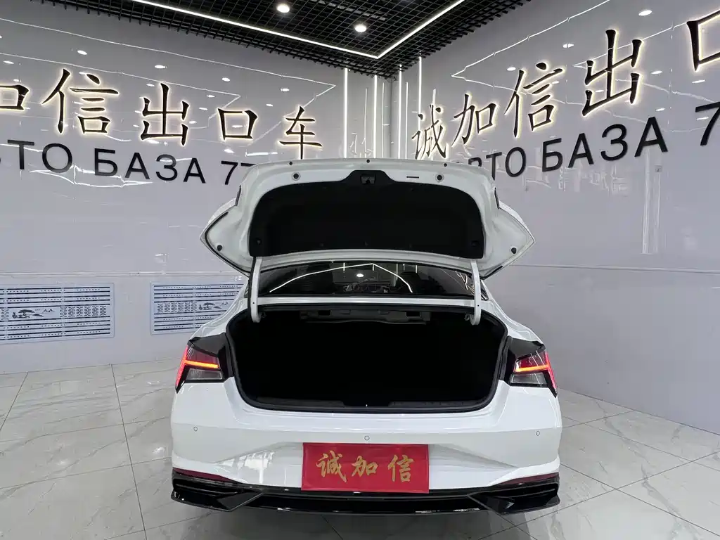 Hyundai Elantra 2023 — фото 15