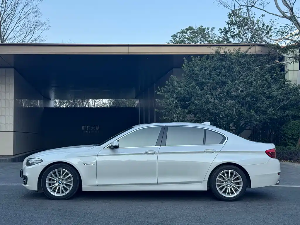 BMW 5 Series 2015 — фото 5