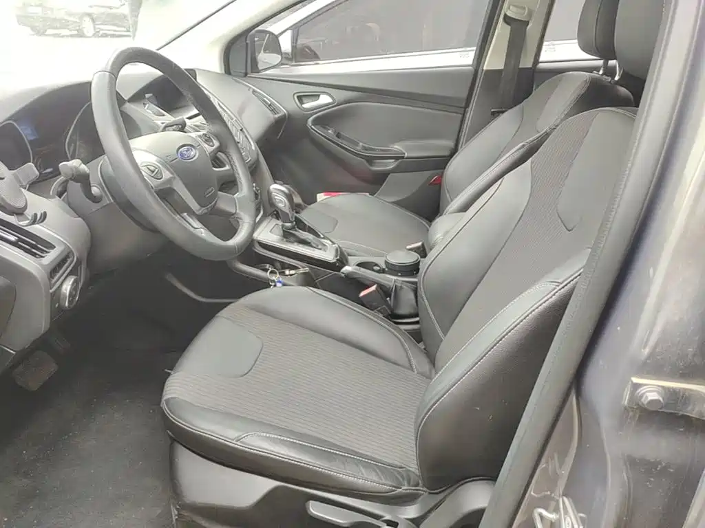 Ford Focus 2015 — фото 15