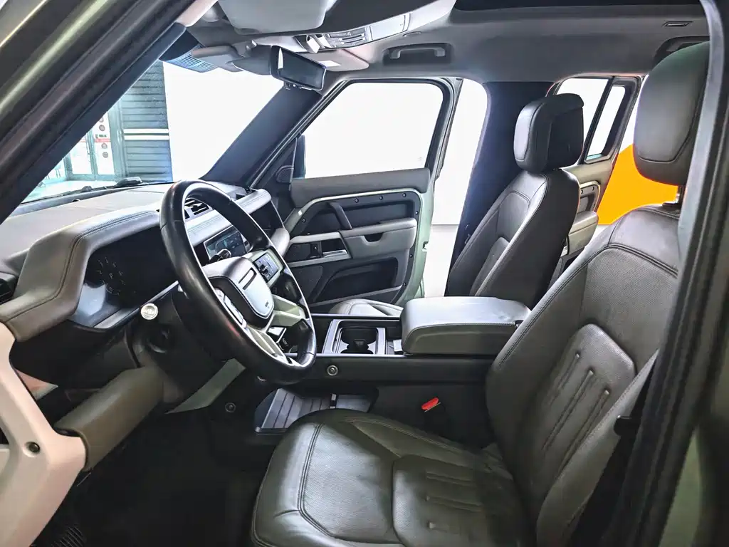 Land Rover Defender 2020 — фото 23