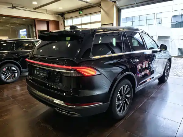 Lincoln Aviator 2025