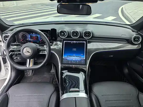 Mercedes-Benz C-Class 2024