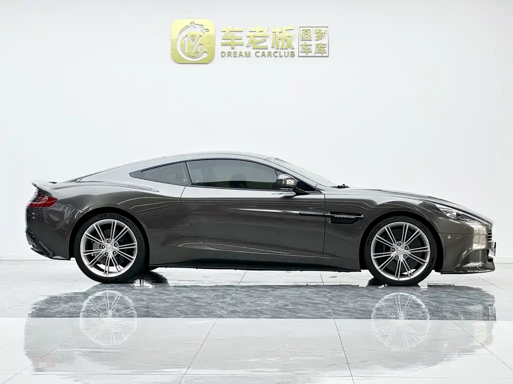 Aston Martin Vanquish 2016 — фото 7