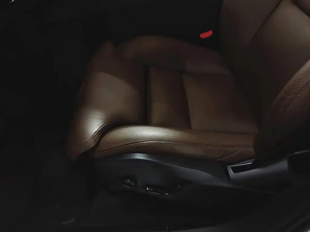 Volvo XC60 2020 — фото 20