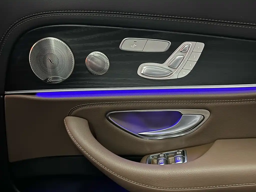 Mercedes-Benz E-Class 2022 — фото 20