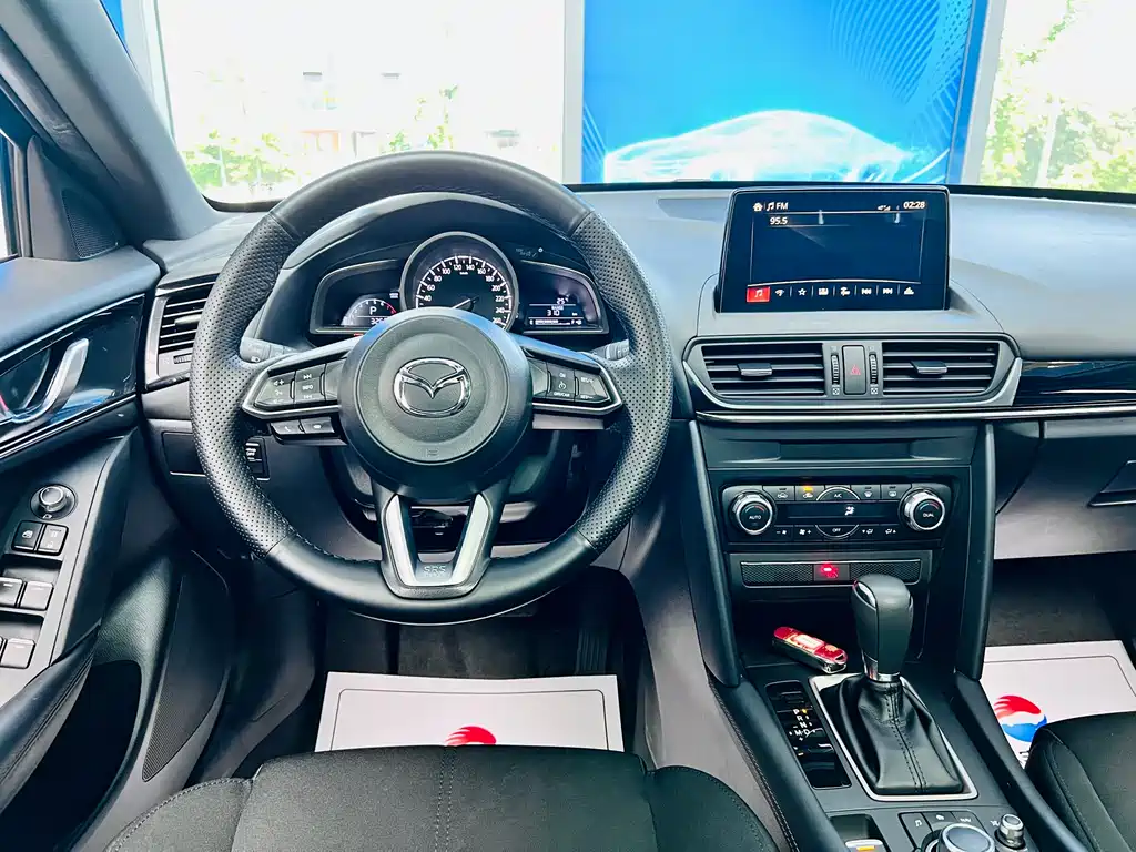 Mazda CX-4 2023 — фото 15