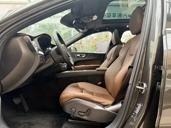 Volvo XC60 2021