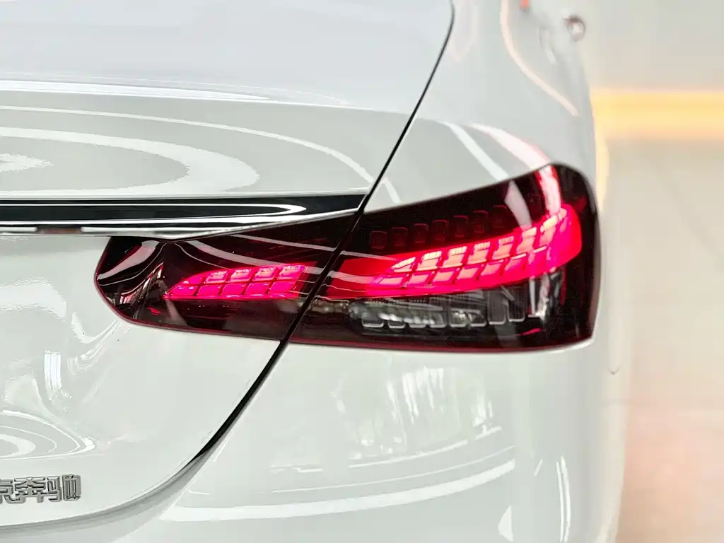 Mercedes-Benz E-Class 2022 — фото 17