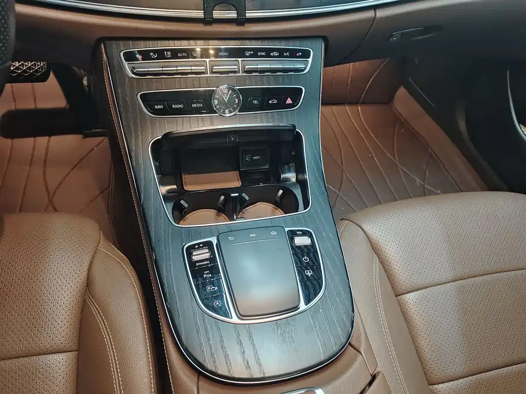 Mercedes-Benz E-Class 2020 — фото 11