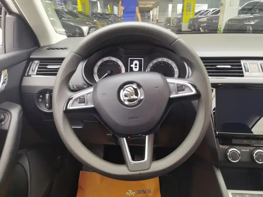 Skoda Octavia 2022 — фото 15