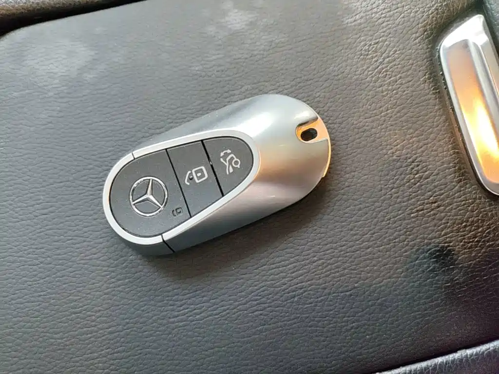 Mercedes-Benz C-Class 2024 — фото 9