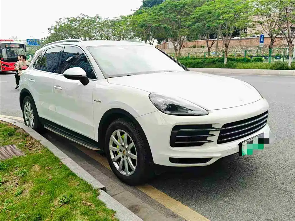 Porsche Cayenne Hybrid 2021 — фото 2
