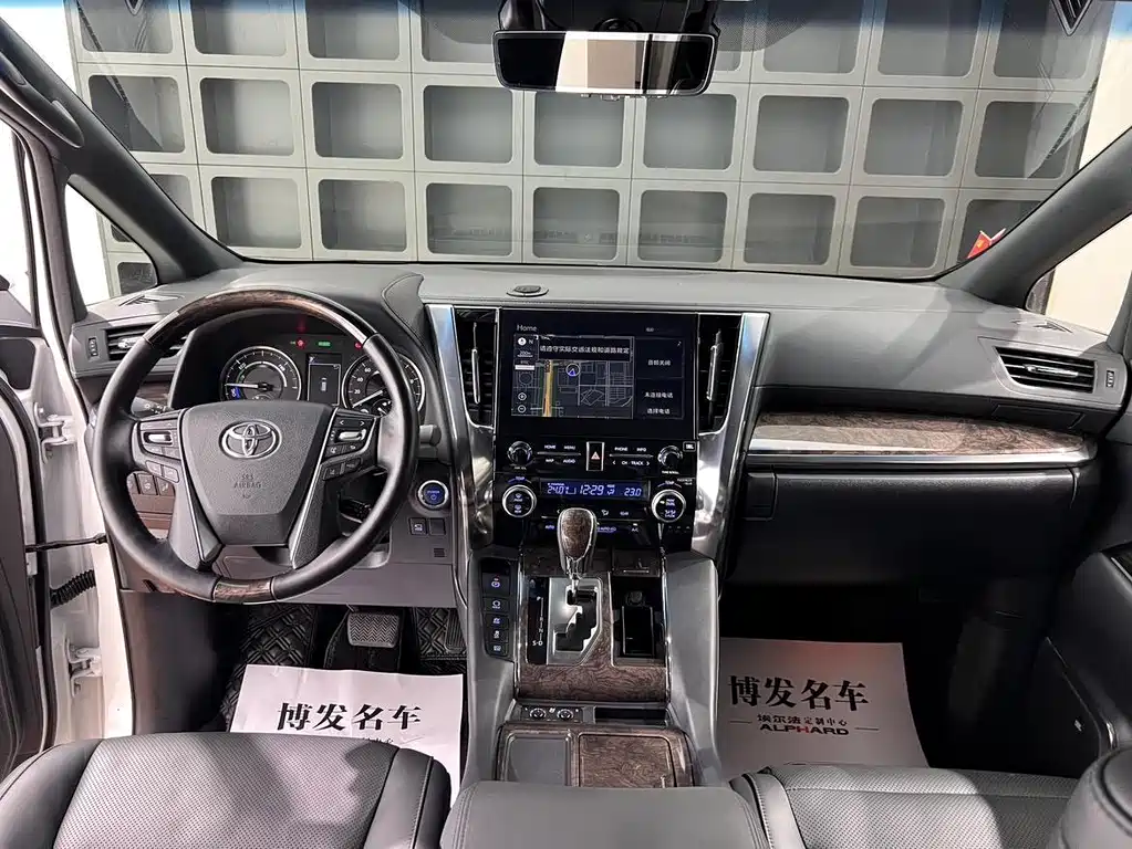 Toyota Alphard 2022 — фото 22