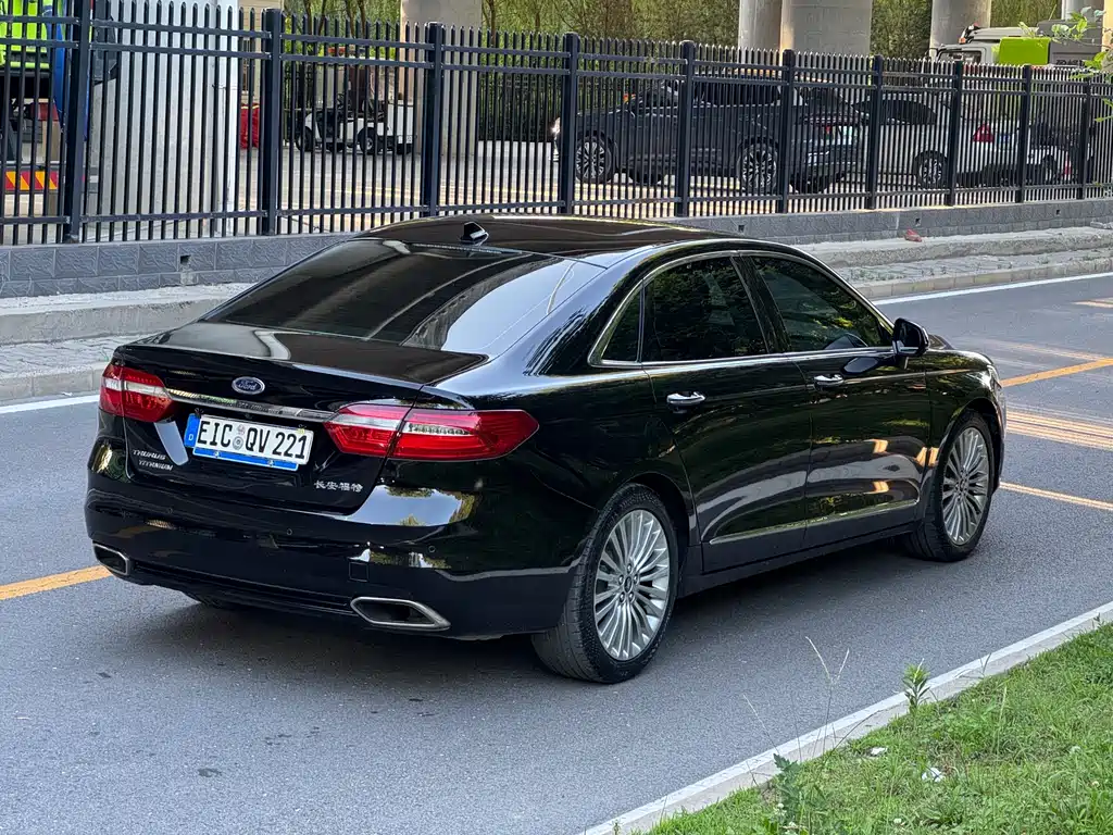 Ford Taurus 2019 — фото 12