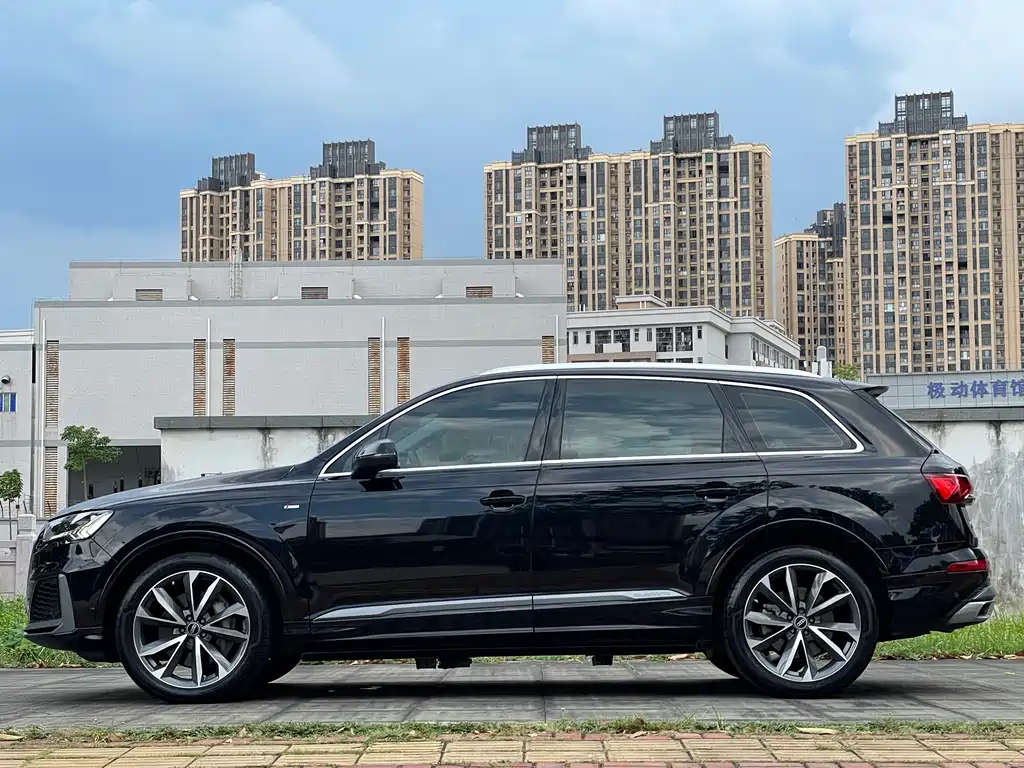 Audi Q7 2021 — фото 17